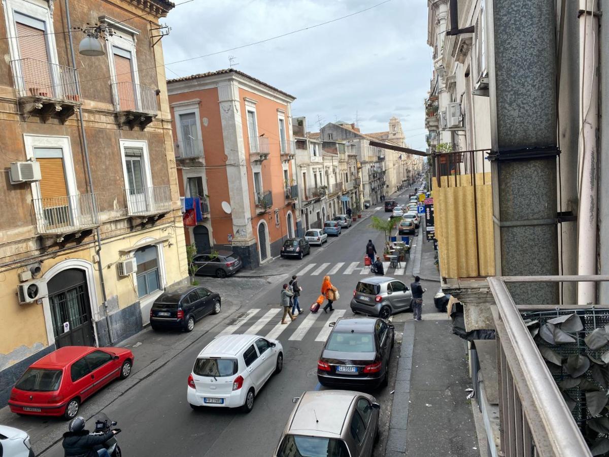 The “B” House Apartment Catania Luaran gambar