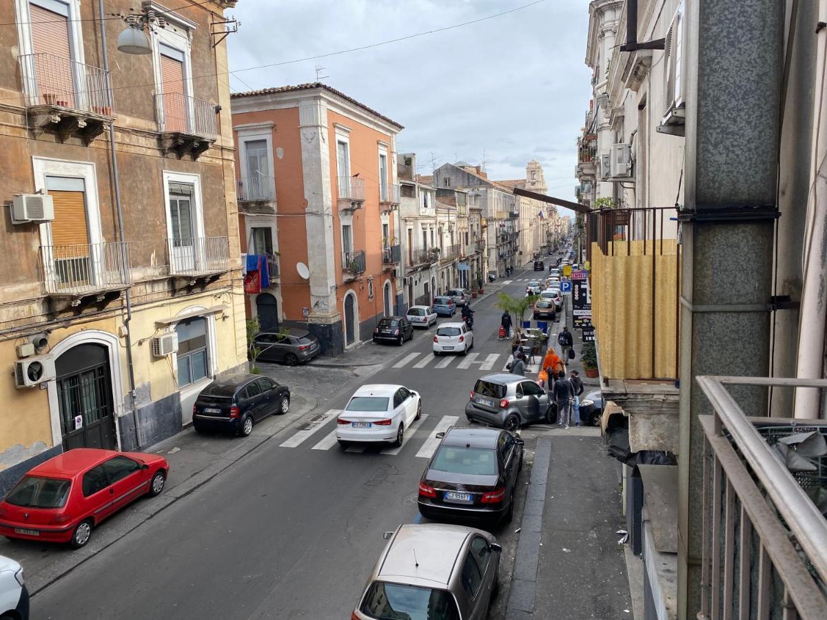 The “B” House Apartment Catania Luaran gambar